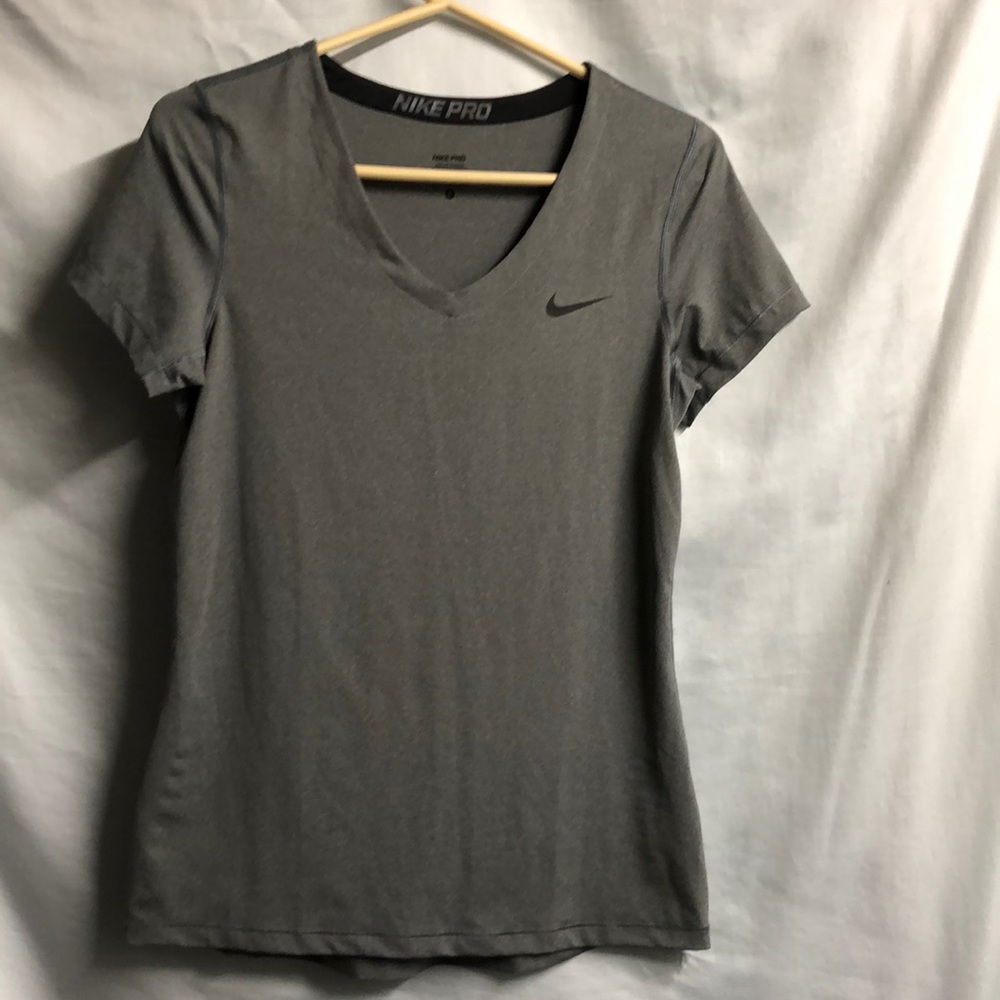 Nike pro Nike dry fit, large Nike, better world T-shirt, scoop neck, V-neck gray